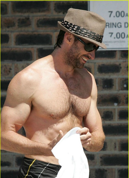 hugh-jackman-six-pack-stomach-05