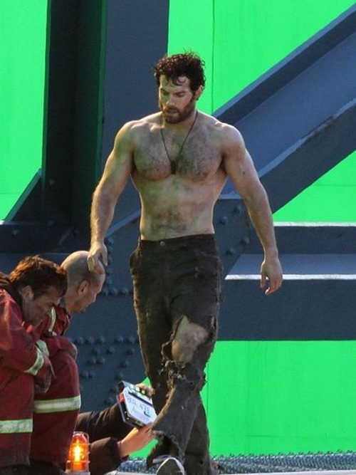 Henry Cavill Walking Barechested