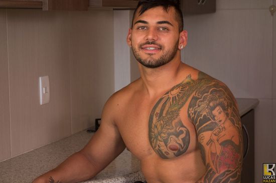 Hot Muscled Brazilian Dude Murillo Jacks Off - Rough Straight Men